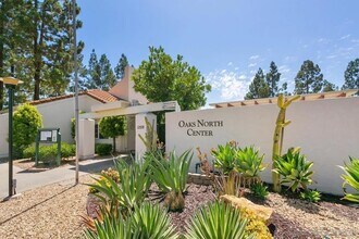12894 Corte Arauco in San Diego, CA - Foto de edificio - Building Photo