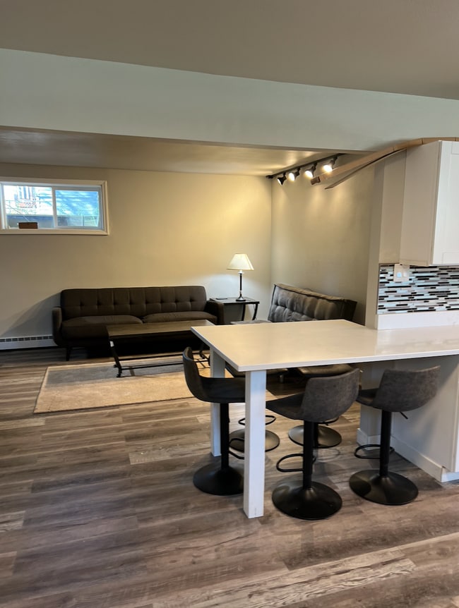 1209 Ramona St in Anchorage, AK - Building Photo - Building Photo