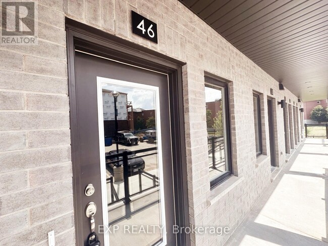 940 St David St N in Fergus, ON - Building Photo - Building Photo