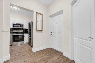 7250 NW 177th St in Hialeah, FL - Building Photo - Building Photo