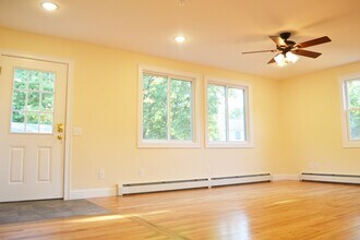 272 Manhattan Dr in Burlington, VT - Building Photo - Building Photo