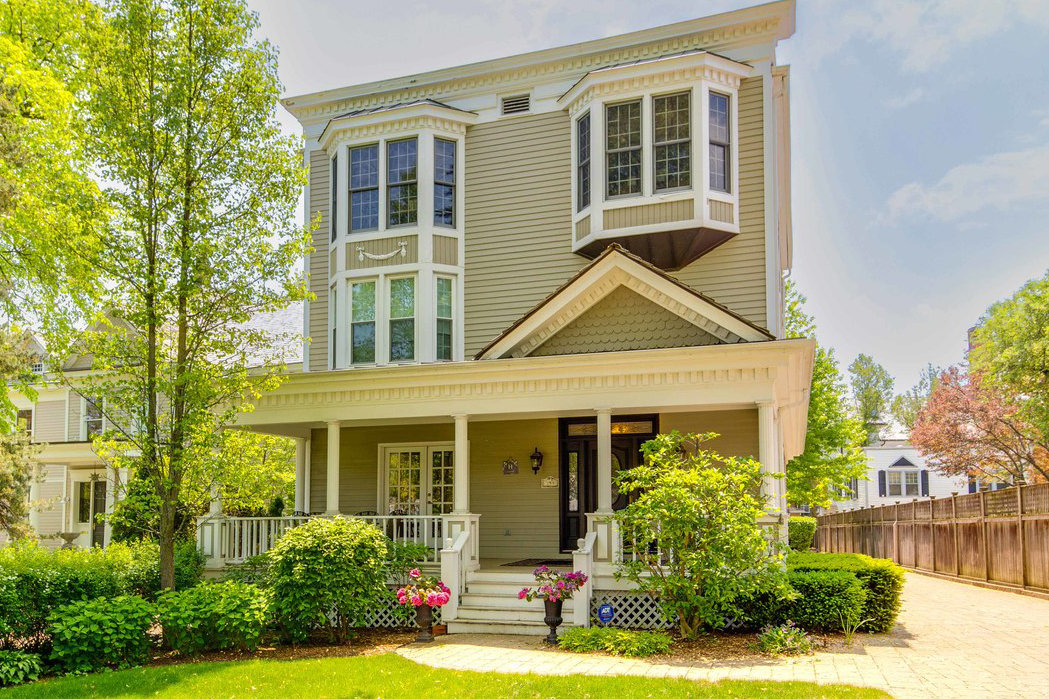 399 E Deerpath Rd in Lake Forest, IL - Foto de edificio