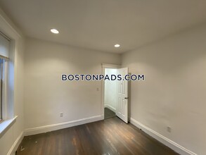 111 Park Dr in Boston, MA - Building Photo - Building Photo