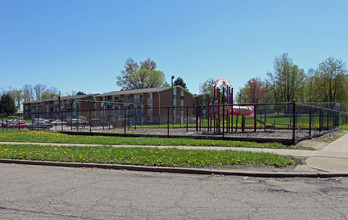 Skyline Terrace Apartment in Canton, OH - Building Photo - Building Photo