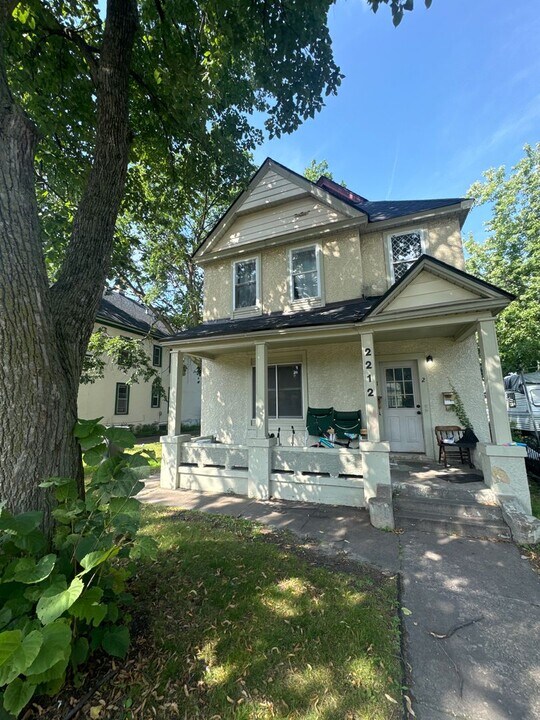 2212 6th St NE in Minneapolis, MN - Building Photo