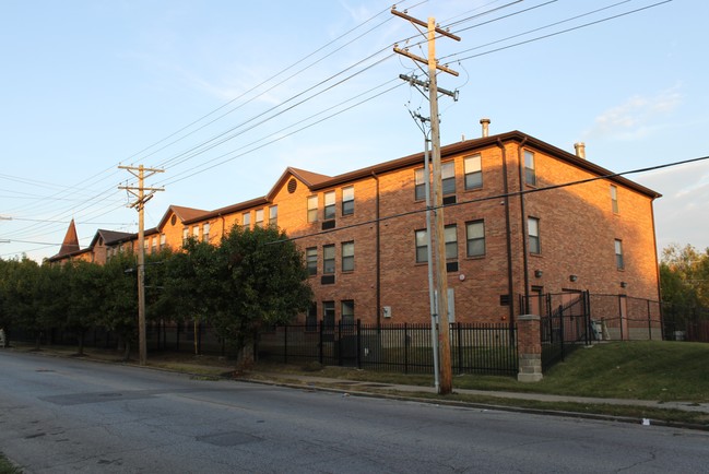 Gillespie Village Apartments in St. Louis, MO - Building Photo - Building Photo