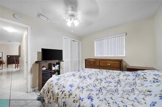 4360 Riverside Dr in Coral Springs, FL - Building Photo - Building Photo