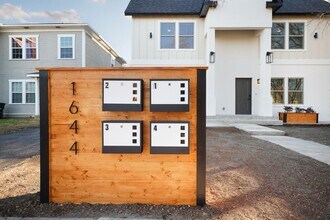 1644 W Mistletoe Ave in San Antonio, TX - Building Photo - Building Photo