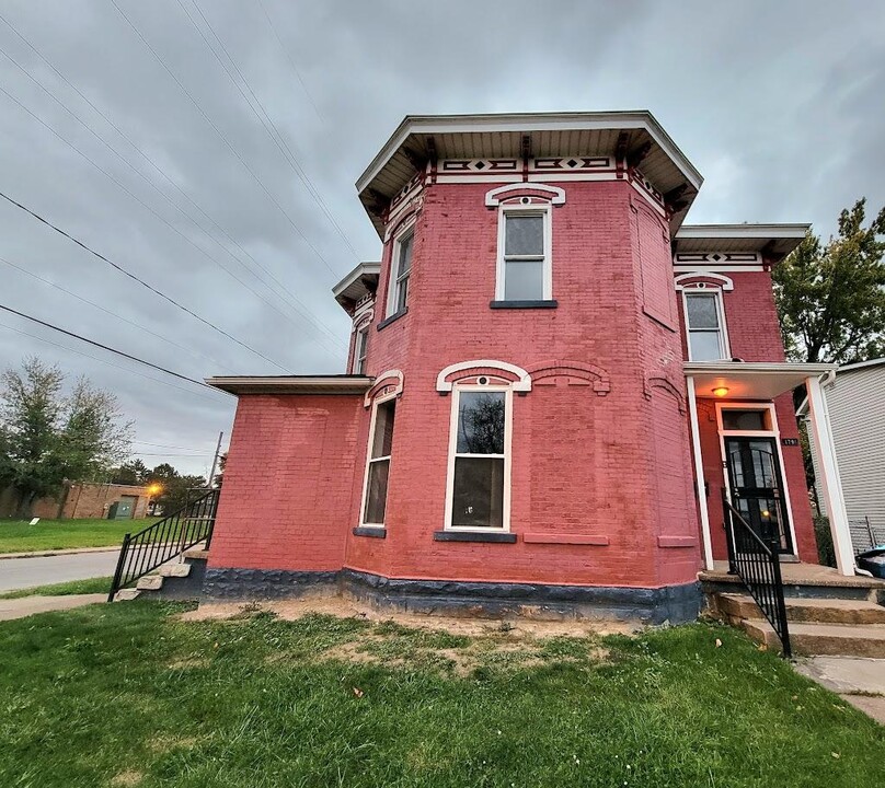 1794 Livingston Ave in Lorain, OH - Foto de edificio