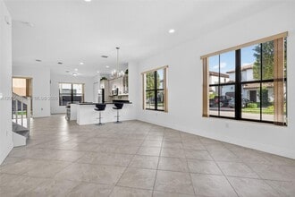 9886 W 34th Ave in Hialeah, FL - Building Photo - Building Photo