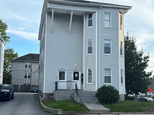 86 Hamilton St, Unit 10 in Worcester, MA - Foto de edificio - Building Photo