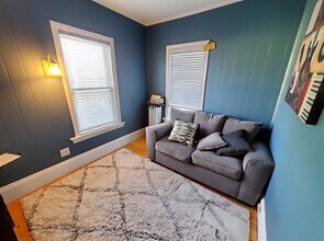 93 Meridian St, Unit 2 in Melrose, MA - Foto de edificio - Building Photo