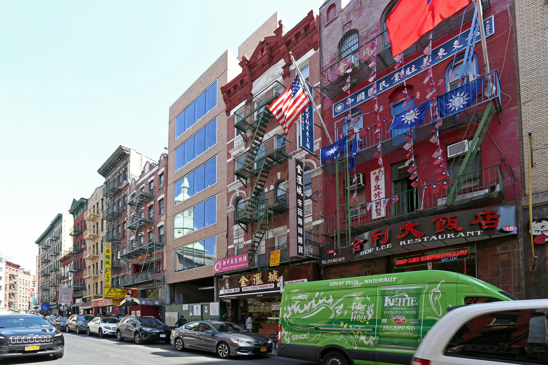 18 Mott St in New York, NY - Building Photo