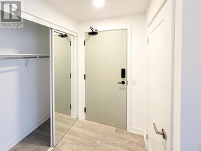 5105 Hurontario St in Mississauga, ON - Building Photo - Building Photo