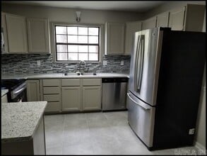 16 Hickory Ln in Maumelle, AR - Foto de edificio - Building Photo