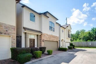 9147 Lago Crest Dr in Houston, TX - Building Photo - Building Photo