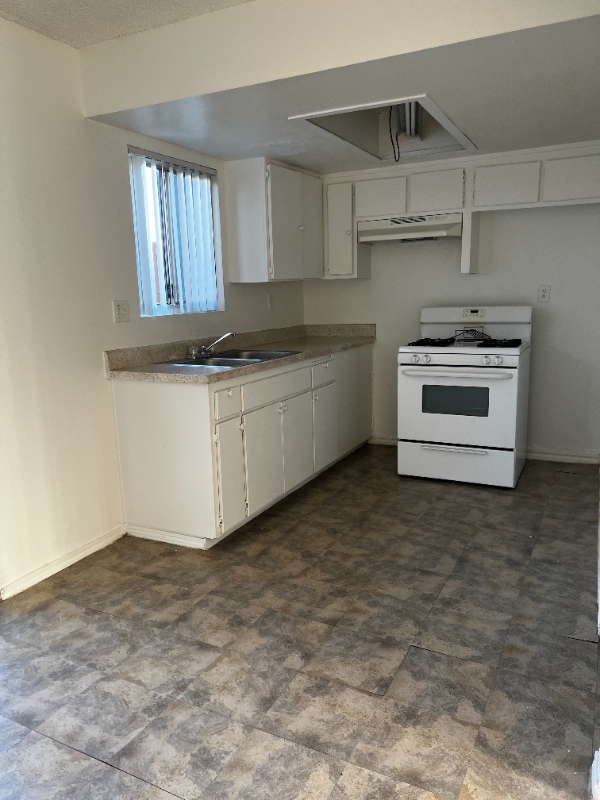 18182 Casaba Rd-Unit -B in Adelanto, CA - Building Photo - Building Photo