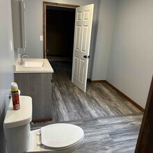 525 N Main St in Uhrichsville, OH - Foto de edificio - Building Photo