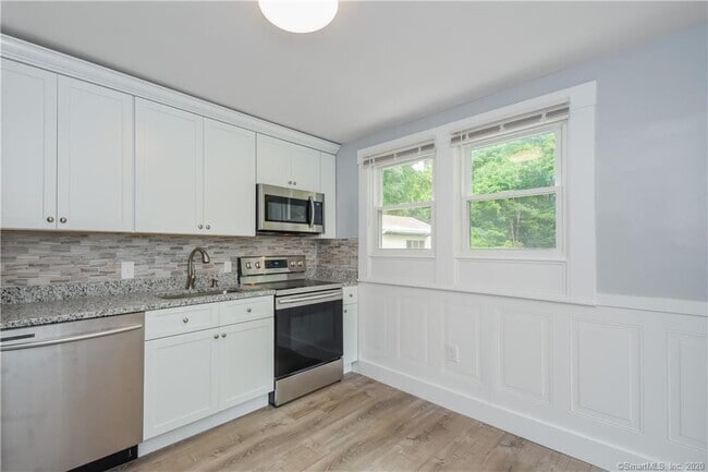 22 Addison Rd in Glastonbury, CT - Building Photo - Building Photo