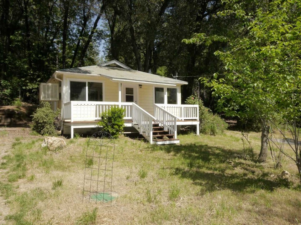 16100 State Rte 26 in Glencoe, CA - Building Photo
