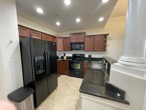 13941 Clubhouse Dr in Tampa, FL - Building Photo - Building Photo