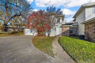 600 Starlinda Ct-Unit -Unit B in Arlington, TX - Foto de edificio - Building Photo