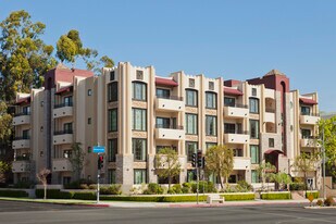 10355 Riverside Dr, Unit 406 in Toluca Lake, CA - Building Photo