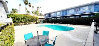 Golden Oaks in Riverside, CA - Building Photo