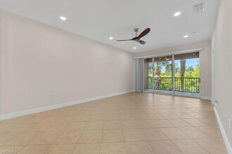 10041 Heather Ln, Unit 304 in Naples, FL - Building Photo - Building Photo