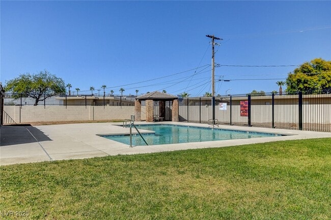 property at 1544 Hialeah Dr