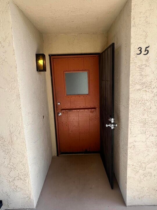 1407 N Sunrise Way in Palm Springs, CA - Foto de edificio