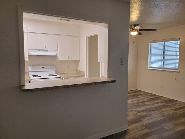 Travis Elm Apartments in Dallas, TX | ApartmentHomeLiving.com