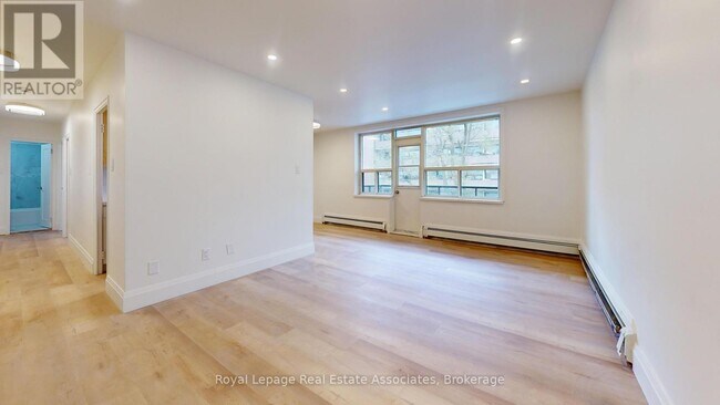 1 Marquette Ave in Toronto, ON - Building Photo - Building Photo