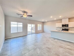 5322 White Butterfly St in Las Vegas, NV - Building Photo - Building Photo