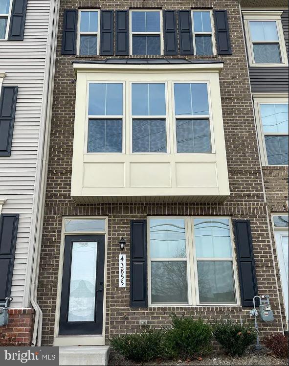 property at 43855 Stubble Cor Sq