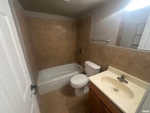 2979 W Cannes Dr in Peoria, IL - Building Photo - Building Photo