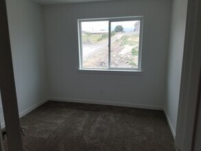 6905 Sully Ln in West Richland, WA - Building Photo - Building Photo