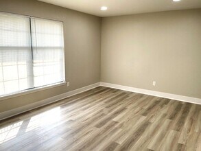 2100 SW 9 St in Blue Springs, MO - Building Photo - Building Photo