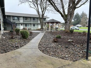 Garland Way Apartments in Salem, OR - Building Photo - Building Photo