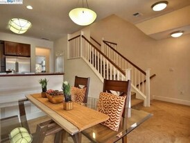 6115 Old Quarry Loop in Oakland, CA - Building Photo