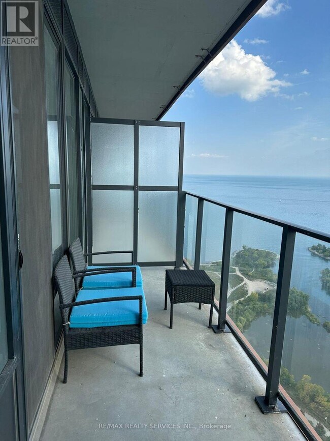 30 Shore Breeze Dr in Toronto, ON - Building Photo - Building Photo