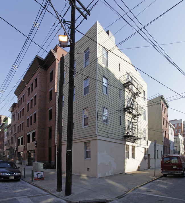 301 Grand St in Hoboken, NJ - Building Photo - Building Photo