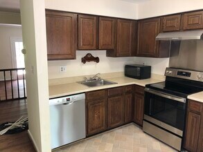 2281 Idylwood Station Ln in Falls Church, VA - Building Photo - Building Photo