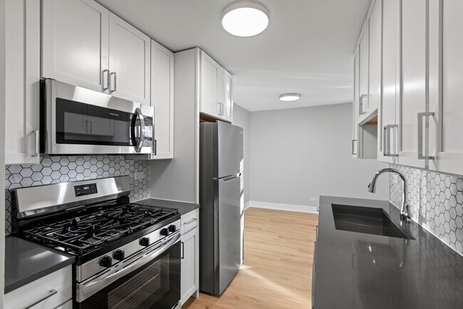 property at 525 W Aldine Ave