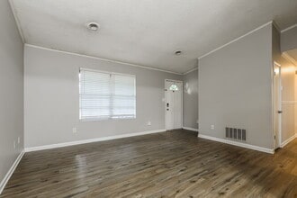 8450 N Pond Dr in Riverdale, GA - Building Photo - Building Photo