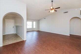 7113 E Greenway St in Mesa, AZ - Building Photo - Building Photo