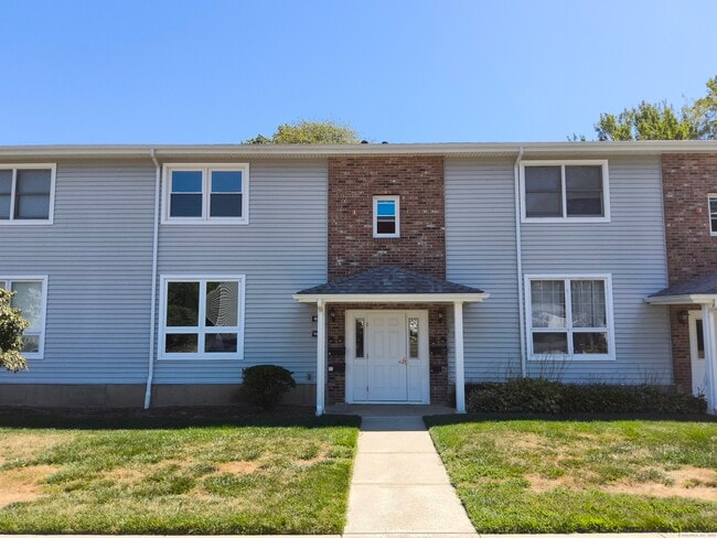 60 Carriage Path S in Milford, CT - Building Photo - Building Photo
