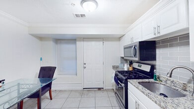 712 Shawmut Ave, Unit 1 in Boston, MA - Foto de edificio - Building Photo