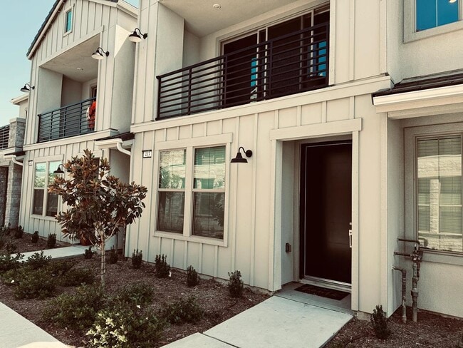 413 W Mahogany Ln in Clovis, CA - Building Photo - Building Photo