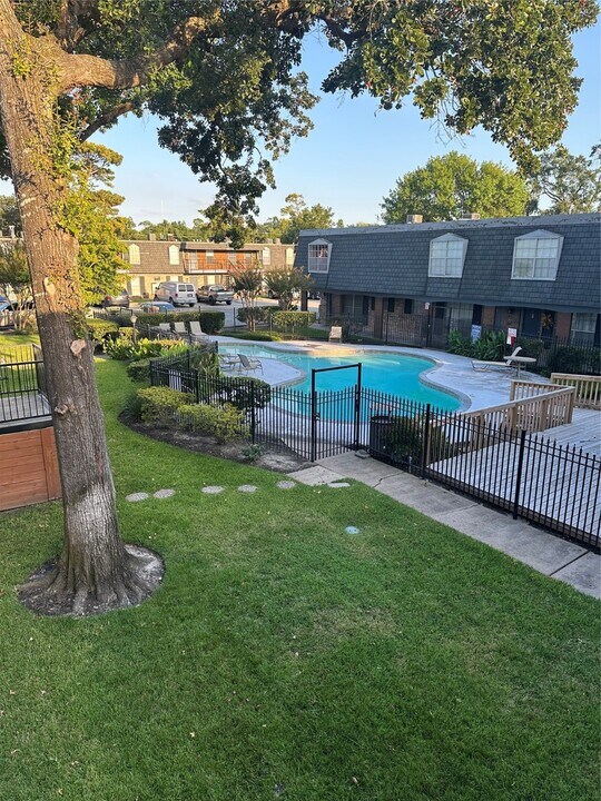 9029 Gaylord Dr in Houston, TX - Building Photo